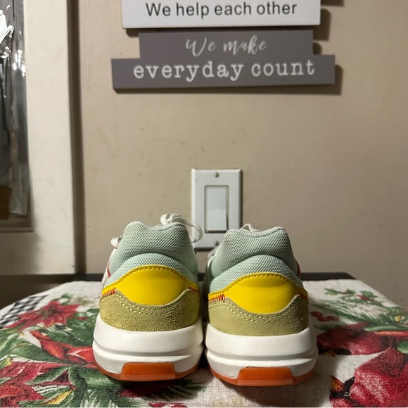 Adidas Retrorun Dash Green Womens Running Shoes - Picture 2 of 5